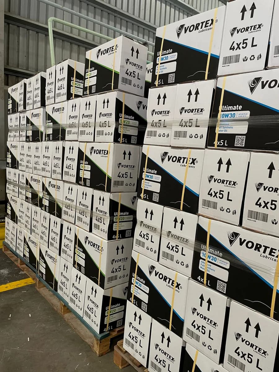 Strapped pallet of Vortex 4x5 L export cartons stacked to full height